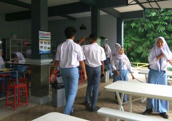 Ratusan Pelajar SMK Kompak Bolos Upacara Sekolah, Satpol PP Turun Tangan Angkut Pakai Truk