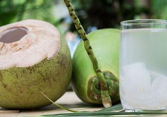 Rutin Minum Air Kelapa Muda Setiap Hari Selama Sebulan, Gadis Muda Ini Takjub dengan Perubahan Mencengangkan yang Terjadi pada Tubuhnya