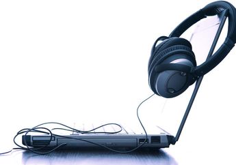 Hari Ini 18 Tahun Lalu, Cewek Ini Dituntut karena Download Lagu Secara Ilegal