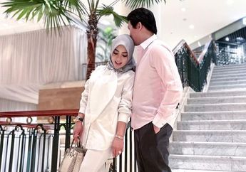 Akta Perceraian Diduga Miliknya Terlanjur Viral, Syahrini Pamer Nemplok ke Reino Barack: Jummah Mubarak From Tokyo