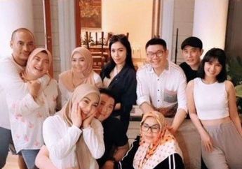 Posisi Tangan Reino Barack Bikin Netizen Soroti Perubahan Perut Syahrini yang Membuncit: Pak RB Jagain Bayi Jepsun, Jepang Sunda