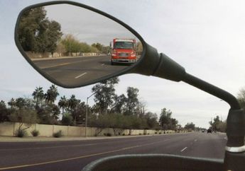 Obyek Kendaraan di Spion Motor Lebih Dekat dari Aslinya, Sudah Tahu?