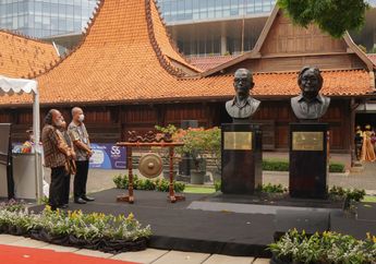 Kenang Jasa dan Dedikasi Perintis KG, Kompas Gramedia Resmikan Patung P.K. Ojong dan Jakob Oetama