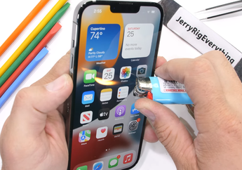 iPhone 13 Pro Max Dibakar, Disilet, dan Ditekuk, Masih Kuat?