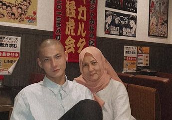 Foto Ibunda Adam Rosyadi Berhijab Ramai Dibahas, Pacar Agnez Mo Beri Jawaban Ini, Kini Dituding Penyuka Sesama Jenis