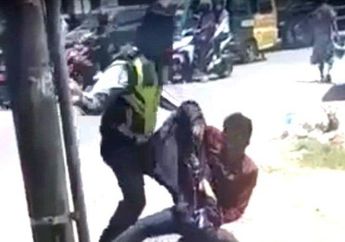 Waduh! Gegara Tak Pakai Helm, Oknum Polisi Tega Pukuli Pemotor Hingga Terkapar di Jalanan, Atasan Minta Maaf Sambil Cium Tangan Ibu Korban