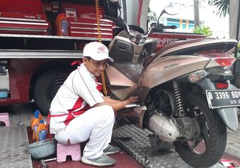 Cewek Jangan Cuek, Perlu Tahu Juga Kapan Waktunya Ganti Oli Motor Matik dan Lainnya