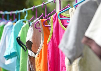 Bikin Bau Apek, Cara Mengatasi Baju Tidak Kering dan Berjamur Gara-Gara Hujan