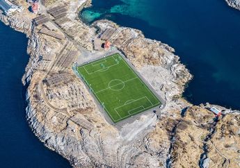 Stadion Henningsvær dengan Bentang Alam Norwegia yang Menakjubkan