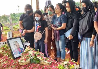 Selamat Jalan untuk Selamanya, Tangis Istri Lepas Kepergian Rony Dozer, Suaminya Dada-dada ke Tetangga Sebelum Ditemukan Meninggal di Teras Rumah