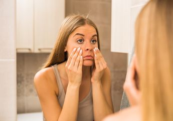 7 Cara Menghilangkan Mata Bengkak dengan Cepat Setelah Nangis Semalaman