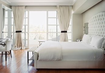 Jangan Lagi Menumpuk Bingkai Foto di Kamar Tidur, Begini Alasannya