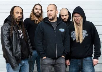 Beri Penghormatan Pada Eks Vokalis Frank Mullen, Suffocation Rilis Album Live & Video Klip Single Ikonik 'Infecting The Crypts'