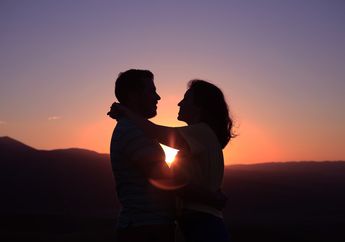 Tips Hidup Tetap Romantis Meski Sudah Punya Anak, Pasangan Suami Istri Bisa Lakukan 4 Hal Ini Agar Rumah Tangga Awet