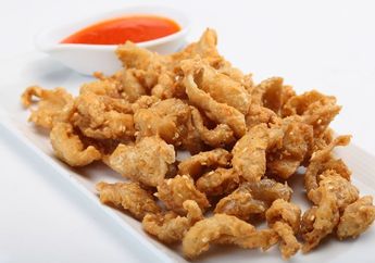Emak-Emak Sujud Syukur! Pedagang Ini Bongkar 3 Tips Membuat Kulit Ayam Crispy Gurihnya Pas ala Jajanan Mall, Wajib Coba!
