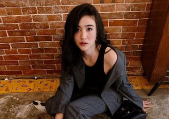 Curi Perhatian, 4 Ide Padu Padan Blazer ala Febby Rastanty. Keren!