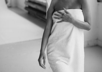 Pede Pajang Foto Berbalut Handuk Saat di Kamar Mandi, Wanita Ini Terkejut Diberondong Pesan dari 23 Lelaki, Isi Chatnya di Luar Dugaan