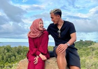 Penampilannya Kerap Disebut Kalah Glamor Dibanding Istri Muda Pasha Ungu, Okie Agustina Mendadak Beri Balasan Menohok dan Singgung Soal Pakaian yang Norak: 'Kok Bajunya Norak Ya?'