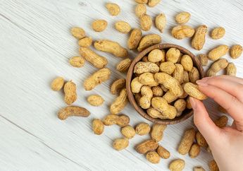 Benarkah Mitos Makan Kacang Bikin Jerawatan? Ini Jawaban Dokter Kulit!