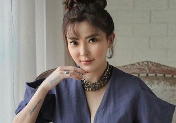 Bak Petir di Siang Bolong! Model Seksi Ayu Aulia Mendadak Dilarikan ke Rumah Sakit Setelah Jatuh Pingsan Sampai Kejang-kejang, Ada Apa?