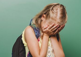 Moms Wajib Mengetahui Gejala Gangguan Kecemasan Pada Anak dan Cara Menanganinya