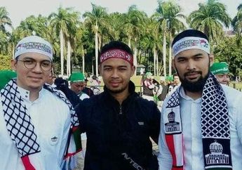 Tendang Sesajen Semeru, Foto Hadfana Firdaus Bareng Irwansyah dan Teuku Wisnu Disebarkan, Statusnya Bikin Syok