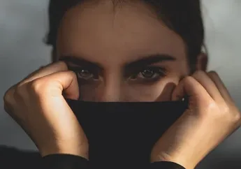Pernah Rasakan Raut Muka Terasa Panas Meski Bukan Kemarau? Ini Pertanda Raut Muka Tiba-tiba Terasa Panas Menurut Primbon Jawa, Pertanda Baik atau Buruk?