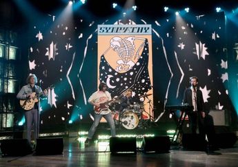 Tonton! Debut TV Penuh Amarah dari Parquet Courts Bawain Single Baru Watching Strangers Smile di The Ellen Show
