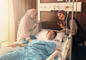 'Bismillah Mohon Doanya', Hanung Bramantyo Dilarikan ke Rumah Sakit, Begini Kondisi Suami Zaskia Adya Mecca Usai Jalani Operasi Saraf Kejepit
