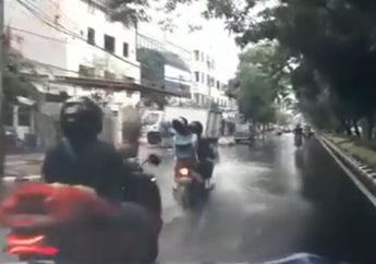 Jakarta Pusat Banjir, Ingat Batas Aman Motor Matik Libas Genangan Air