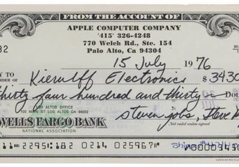 Fantastis! Cek Bertanda Tangan Steve Jobs ini Laku Ratusan Juta Rupiah