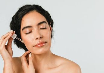 Pencinta Skincare Wajib Tahu! Ini 5 Manfaat Kandungan Niacinamide Pada Serum Wajah
