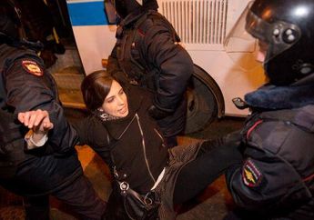 Bantu Galang Dana untuk Ukraina, Personel Pussy Riot Jual NFT Bendera Ukraina Seharga Rp38 Miliar