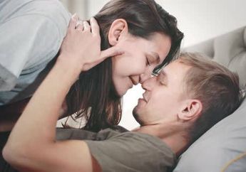 Dari Mencumbu Payudara Hingga Raba Organ Intim, Ini Cara Memancing Orgasme Perempuan Saat Bercinta