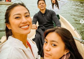 'Kok Cocok TynAriel' Bye BCL! Tyna Jayanti Pamer Foto dengan Ariel NOAH dan Alleia, Netizen Kaget Auranya Positif Banget Hingga Dijodohkan: Pas Anak 3 Alaia Aluna Alleia