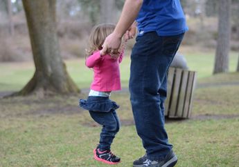 Enggak Perlu Bingung Lagi! Ini Daftar Permainan yang Bisa Dads Kenalkan Agar Bisa Berperan Sama dalam Mendukung Tumbuh Kembang Anak