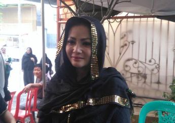 'Tiga Hari Drop, Nyeri Perut' Mohon Keikhlasan Doa Sebanyak-Banyaknya! Pulang Umrah Pedangdut Kristina Dilarikan ke Rumah Sakit dan Harus Jalani Operasi: Sakit Udah Lama...
