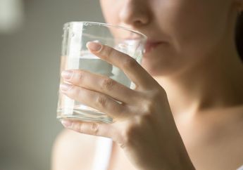Cegah Dehidrasi dengan Minum Banyak Air Saat Sahur, Efektifkah?