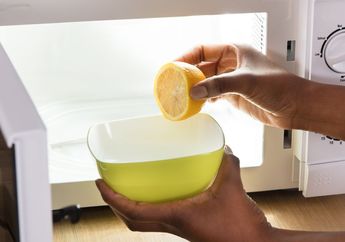 Bagaimana Cara Meracik Lemon dan Cuka untuk Membersihkan Microwave?