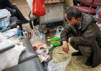 Nggak Pengen Diatur-atur oleh Keluarganya yang Benci Rokok dan Alkohol, Pria Ini Nekat Tinggal di Bandara hingga Sudah Berjalan 14 Tahun lamanya