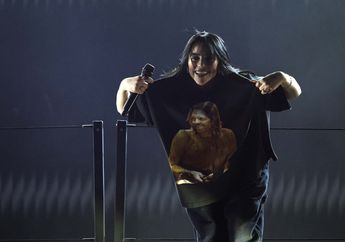 Alasan Billie Eilish Pakai T-Shirt Taylor Hawkins di Grammy Awards 2022