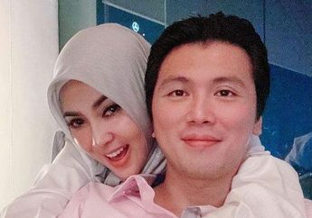 Mentang-mentang Suaminya Kaya Raya dan Bisa Berikan Semua Barang Mewah, Begini Perlakuan Syahrini Saat Diberi Hadiah Sederhana Oleh Fansnya