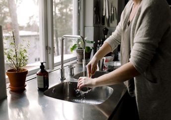 Begini Langkah Hilangkan Bau Dapur yang Tak Kunjung Hilang, Siapkan Lemon dan Pasta Gigi Secukupnya!