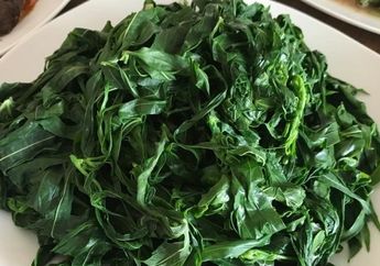 Cukup Tambahkan 1 Sendok Teh Bahan Dapur Ini, Dijamin Daun Singkong Rebus Bakal Tetap Hijau Persis Kayak Di Rumah Makan Padang!