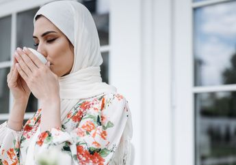 Agar Ibadah Puasa Tak Terganggu, Ini 6 Cara Mencegah Mulut Kering saat Berpuasa, Mandi Air Dingin di Siang Hari