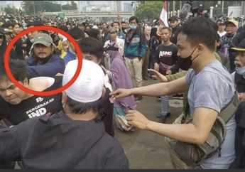 Foto 4 Pengeroyok Ade Armando Sengaja Disebarkan, Masih Punya Dendam Gegara Sang Dosen Bilang Salat 5 Waktu Bukan Perintah Tertulis Al Quran