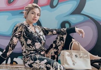 'Selingkuhnya Udah Lama...' Suka Umbar Aib Orang Kini Boroknya Terkuak! Diduga Jadi Istri Simpanan Pejabat, Sosok Ini Beberkan Bukti Nikita Mirzani Diam-diam Sudah Menikah Hingga Hina Istri Sah: Lebih Rendah Dari PSK!