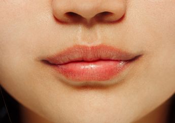 5 Arti Kedutan Bibir Atas Tengah Menurut Primbon Jawa, Pertanda Baik Kah?