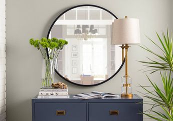 Banyak Aliran Feng Shui, Bingung Mencari Jawab Boleh Tidaknya Cermin Dipajang Menghadap Pintu? Cek Yuk!