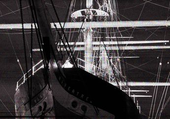 Gunung Es di Langit dan Korban yang Beruntung